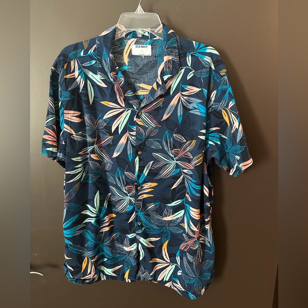 Old Navy Men's Tropical Print Short Sleeve Shirt